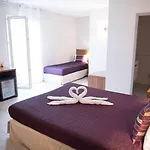 Hotel Holidays & Work