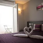 Hotel Holidays & Work