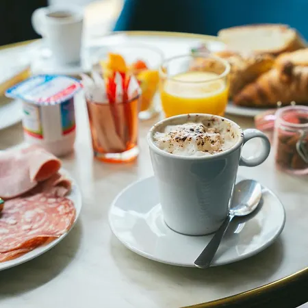 Hotel Holidays & Work