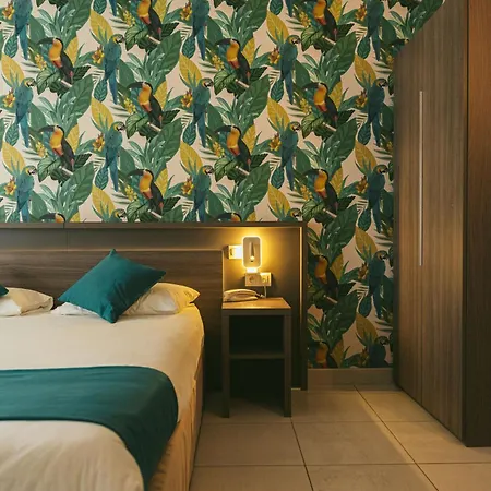 Hotel Holidays & Work Hotel 3*