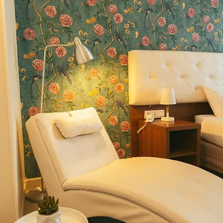 Hotel Holidays & Work Hotel Sanary-sur-Mer