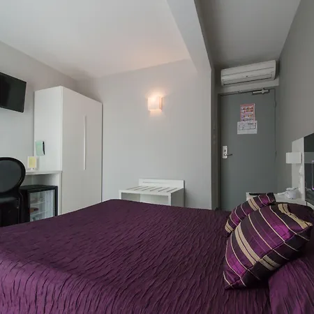 Hotel Holidays & Work 3*