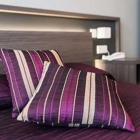 Holidays & Work Hotel 3*