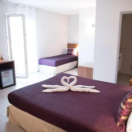 Hotel Holidays & Work