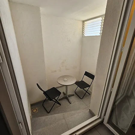 Hotel Holidays & Work