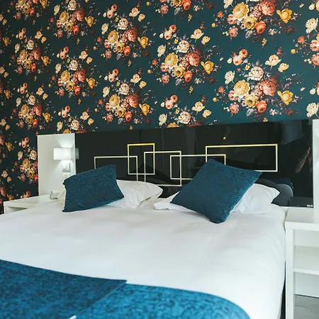 Hotel Holidays & Work