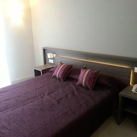 Hotel Holidays & Work Hotel 3*