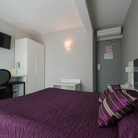 Hotel Holidays & Work Hotel 3*