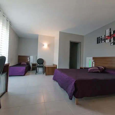 Hotel Holidays & Work Hotel 3*