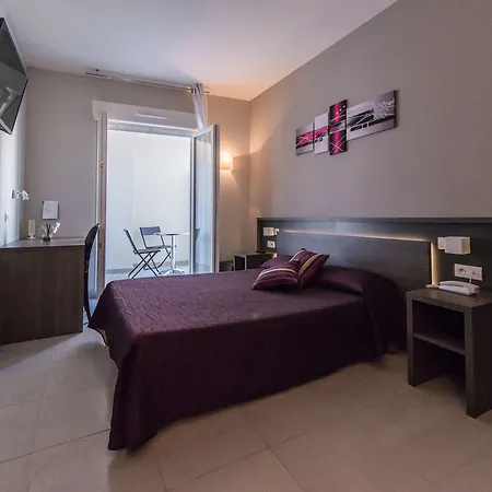 Hotel Holidays & Work Hotel