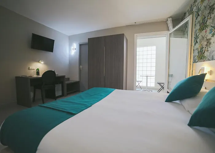 Holidays & Work Hotel 3*