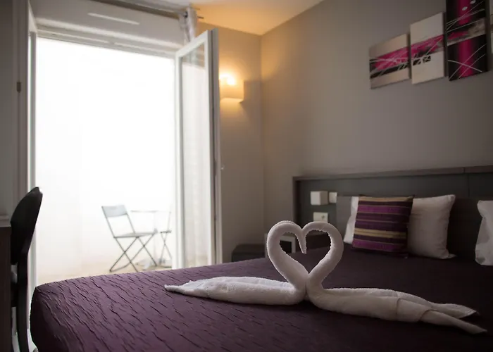 Hotel Holidays & Work