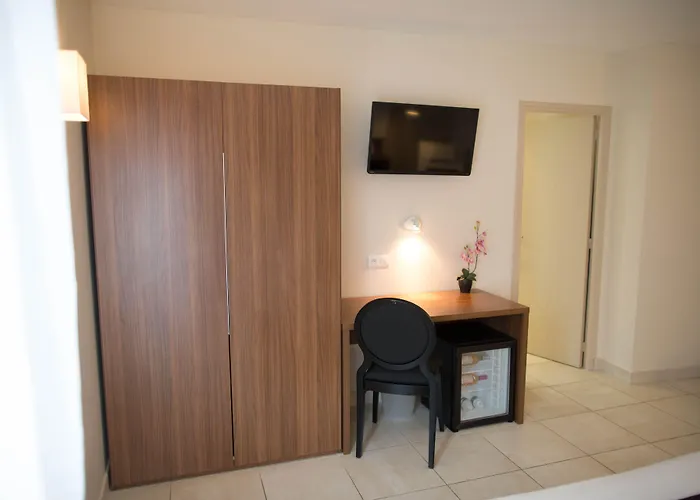 Holidays & Work Hotel 3*