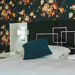 Holidays & Work 호텔 사나리쉬르메르