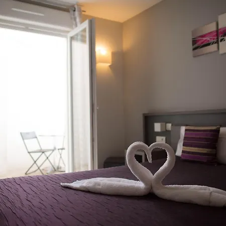 Hotel Holidays & Work