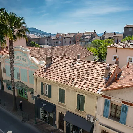 Отель Holidays & Work 3*