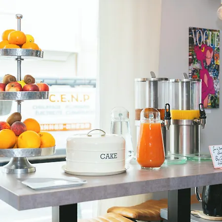 Holidays & Work Отель 3*