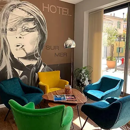 Ξενοδοχείο Holidays & Work 3*